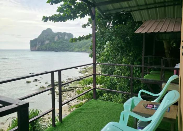 Phi Phi Seaside Bungalow
